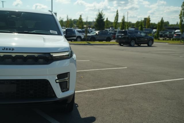 New 2026 Jeep Grand Wagoneer Summit AWD/4WD image 48
