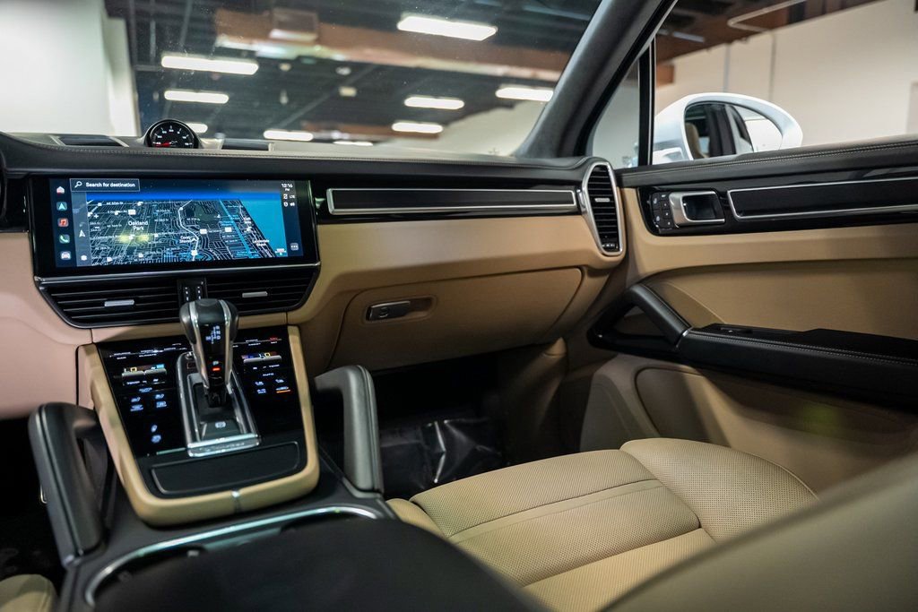 Used 2022 Porsche Cayenne GTS image 40