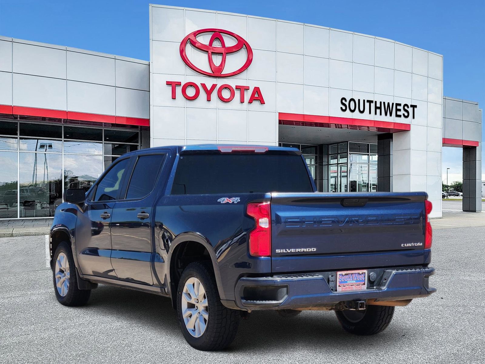 Used 2022 Chevrolet Silverado 1500 Custom image 4