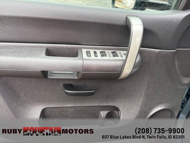 Used 2007 GMC Sierra 2500 SLE w/ Z71 Off-Road Package image 12