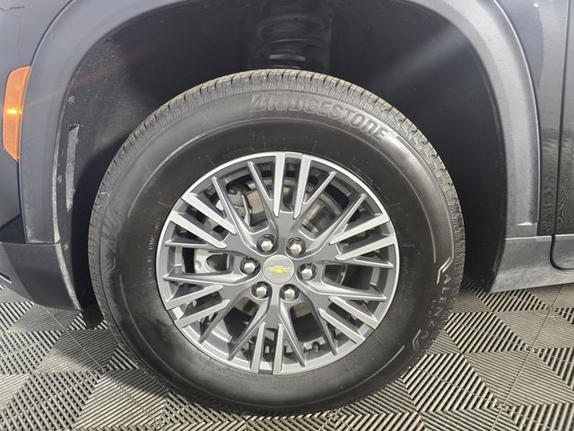 Used 2025 Chevrolet Traverse LT image 20