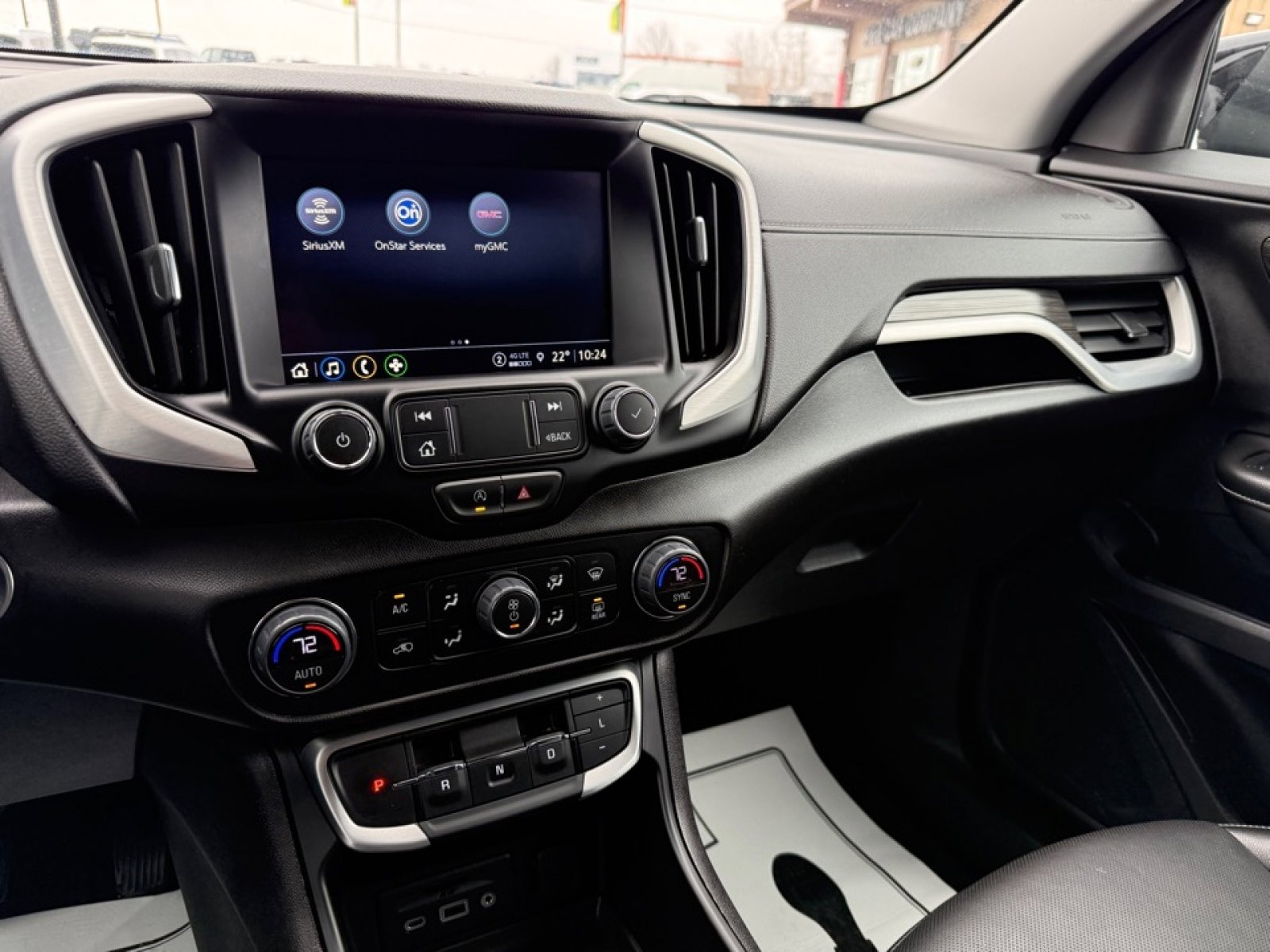 Used 2024 GMC Terrain SLT image 30