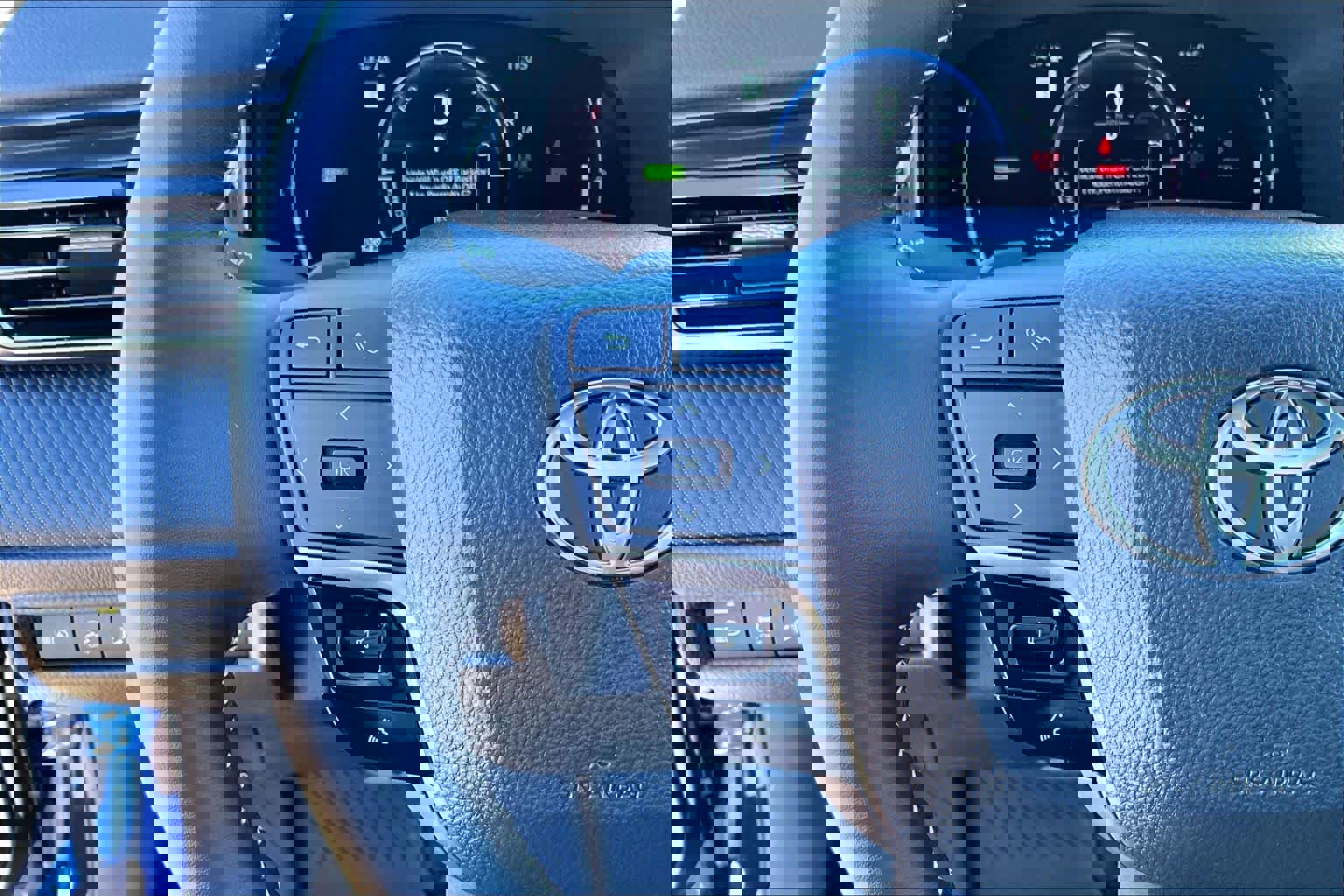 Used 2025 Toyota Camry SE image 20