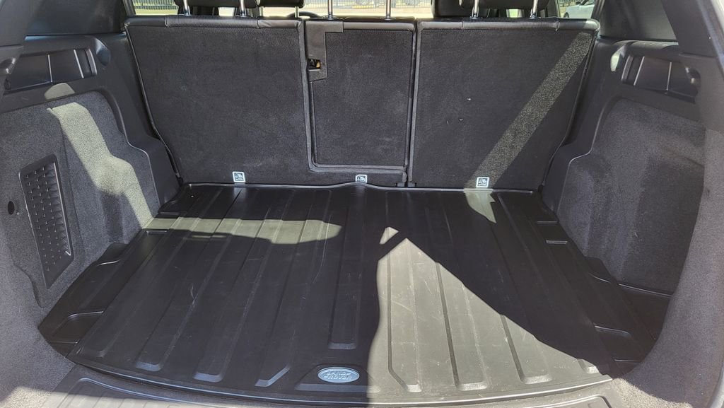 Used 2018 Land Rover Discovery Sport HSE image 12