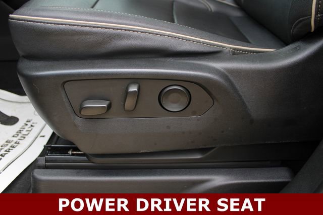 Used 2023 GMC Yukon SLT image 3