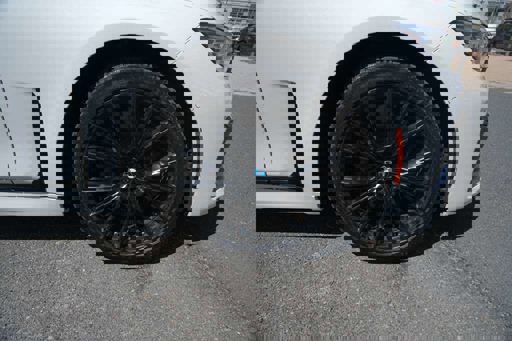 Used 2021 BMW 750i xDrive w/ M Sport Package image 15