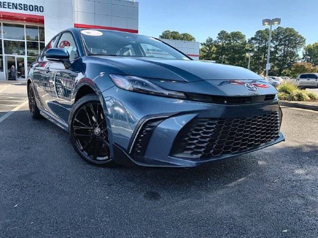 Used 2026 Toyota Camry SE FWD image 2