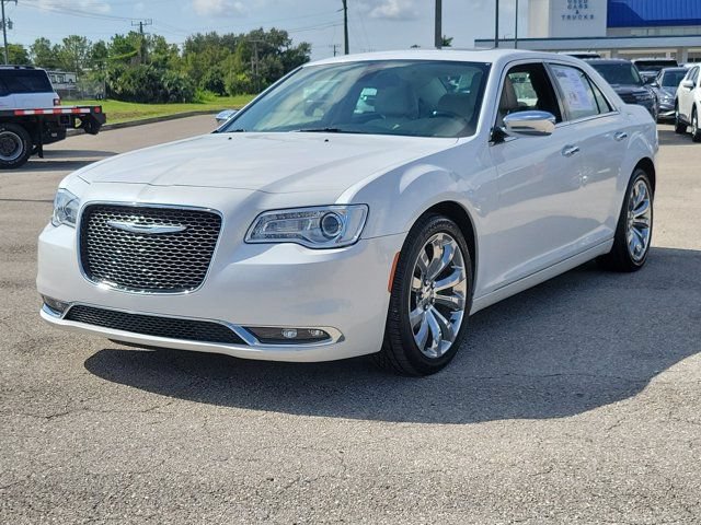 Used 2015 Chrysler 300 C RWD image 3