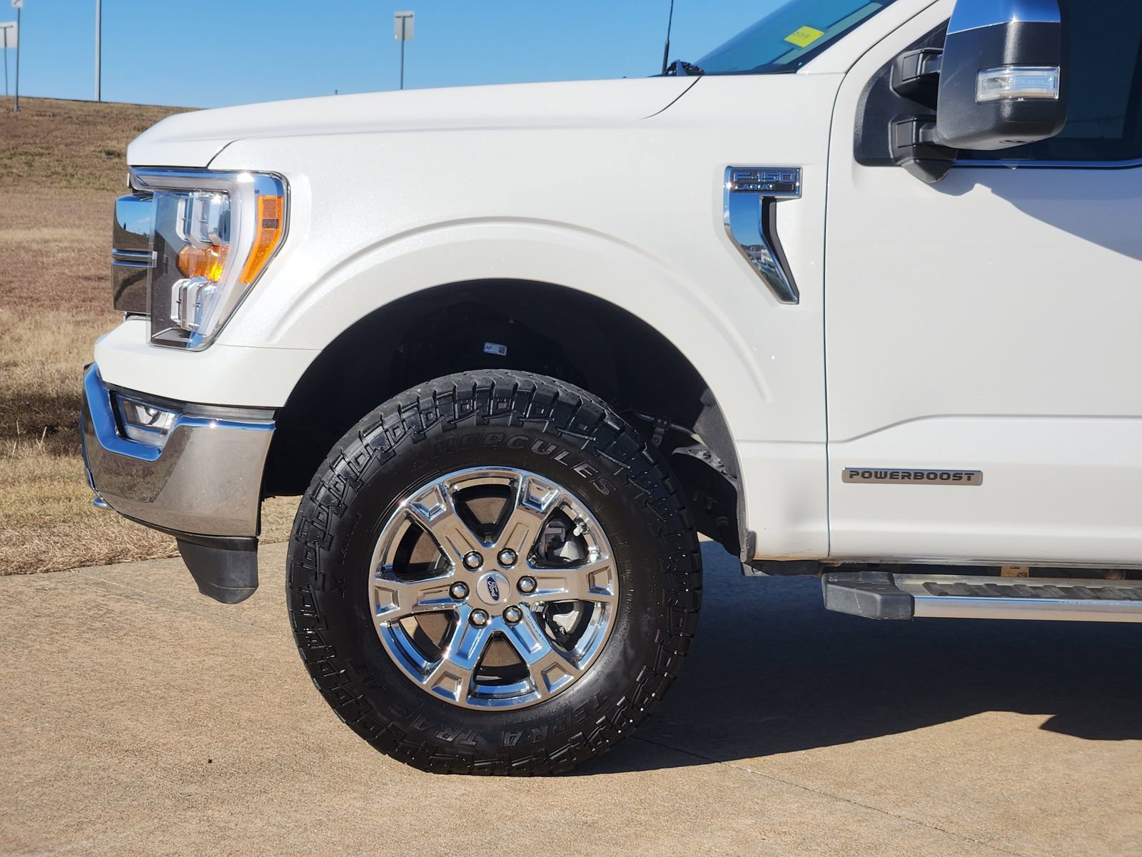 Used 2023 Ford F150 Lariat w/ Trailer Tow Package image 13