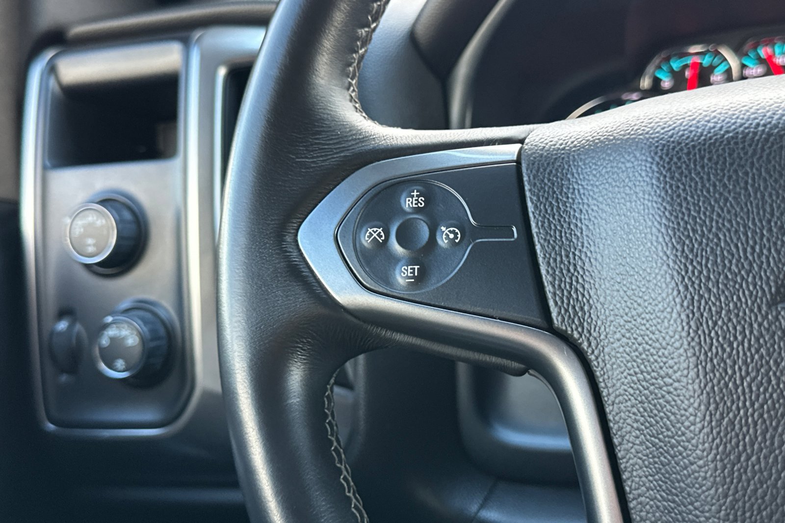 Used 2018 Chevrolet Silverado 1500 LT AWD/4WD image 34
