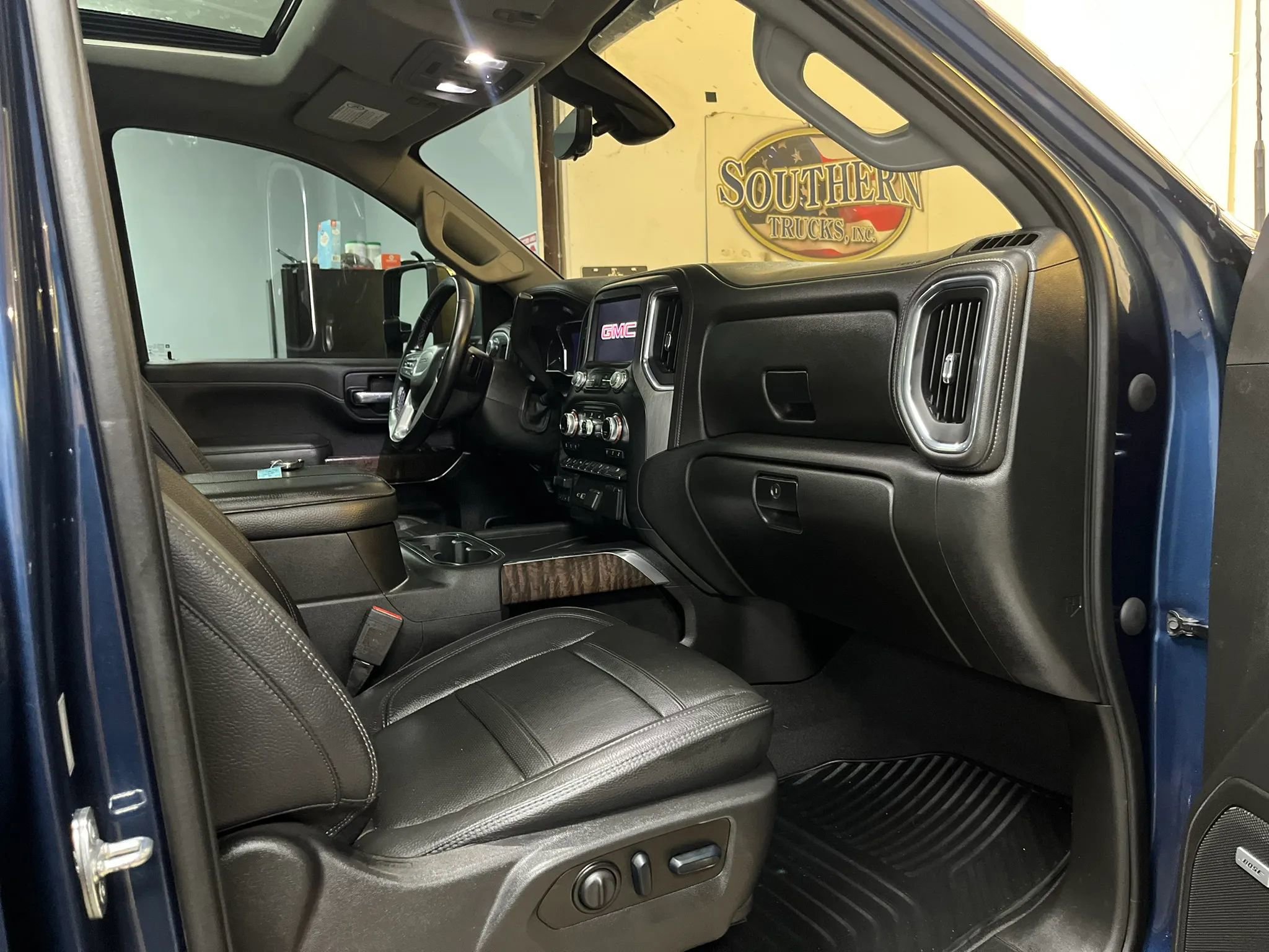 Used 2023 GMC Sierra 3500 Denali w/ Denali Ultimate Package AWD/4WD image 25