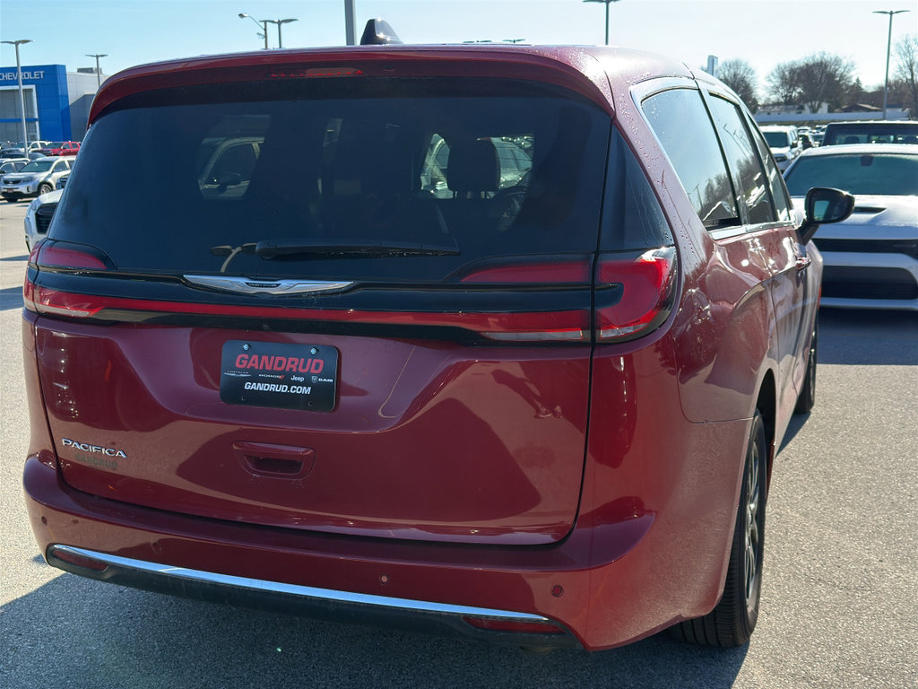 Used 2025 Chrysler Pacifica Select FWD image 5