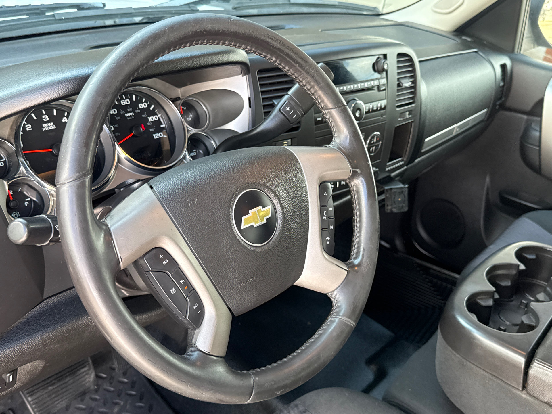 Used 2011 Chevrolet Silverado 2500 LT w/ Interior Plus Package AWD/4WD image 18