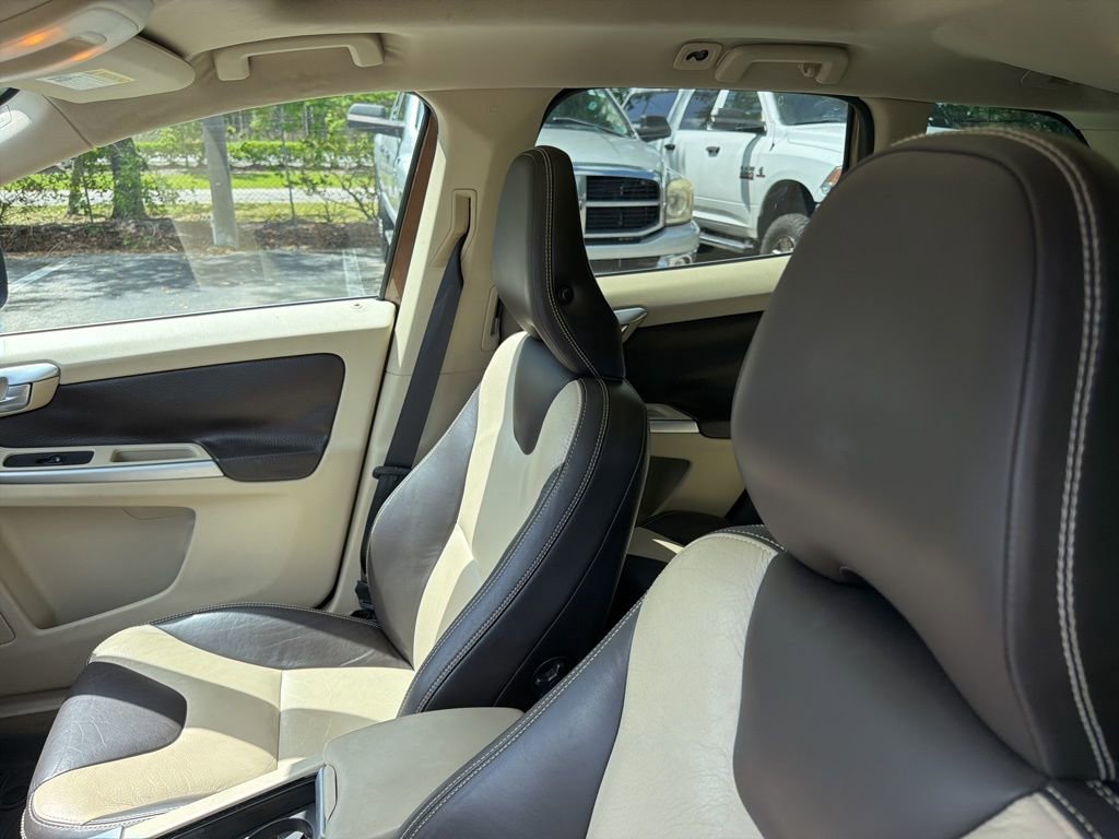 Used 2010 Volvo XC60 T6 image 10