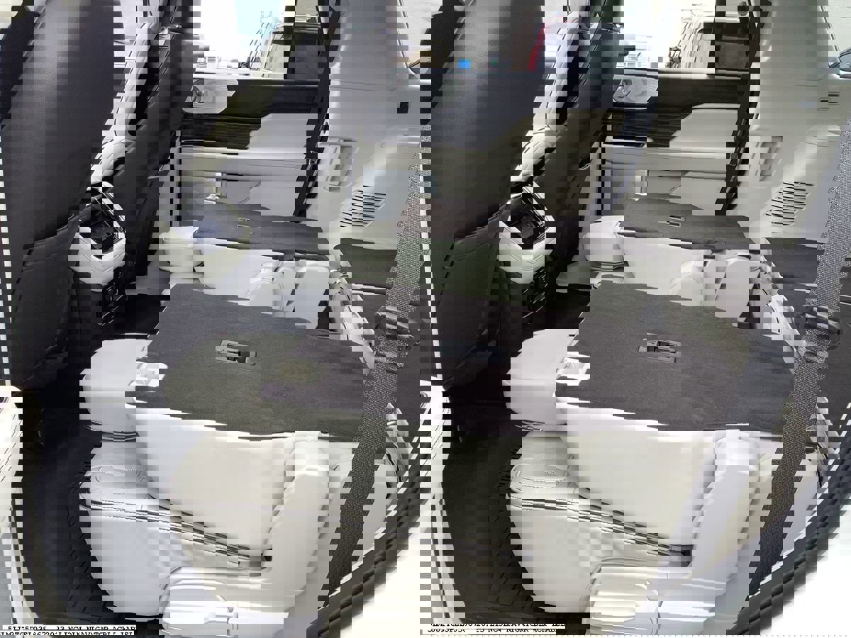 Used 2023 Lincoln Navigator Black Label AWD/4WD image 13