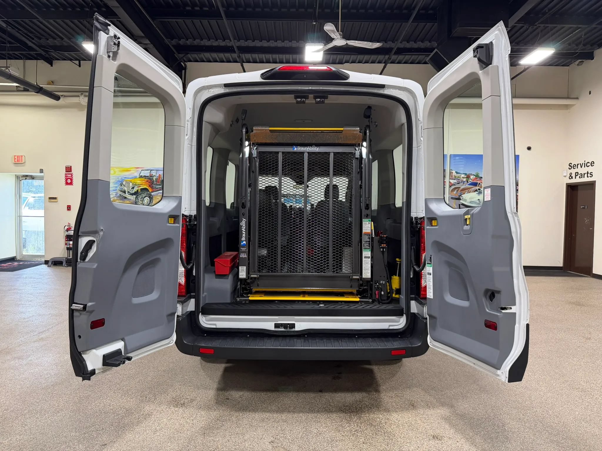 Used 2018 Ford Transit 150 XL RWD image 42