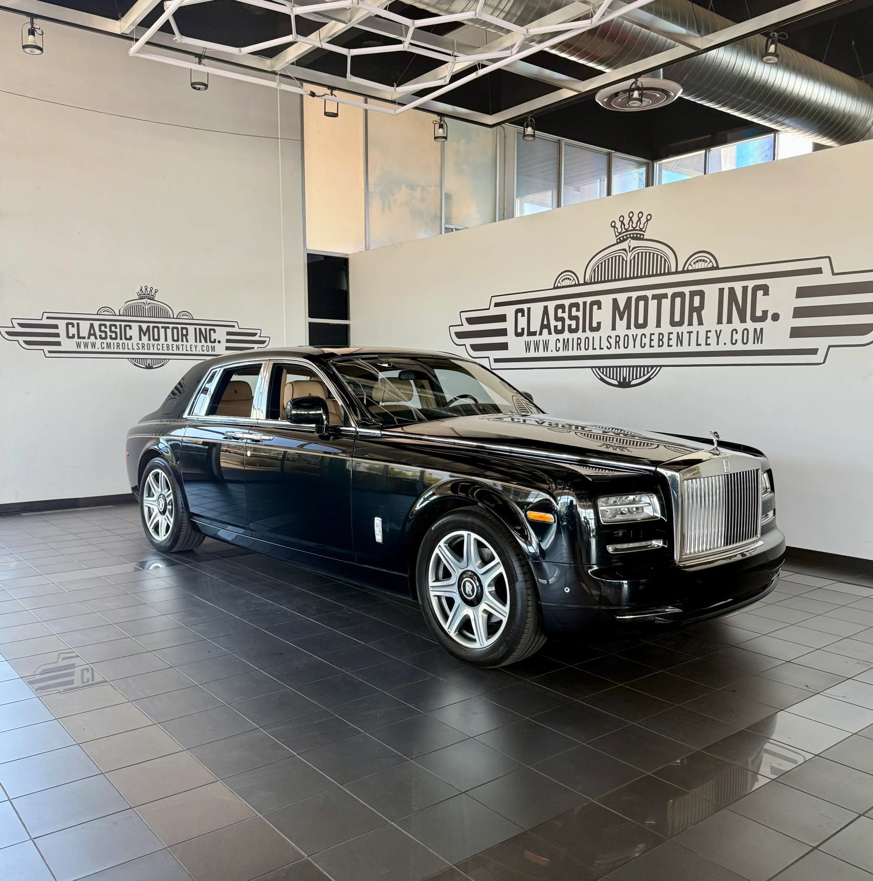 Used 2015 Rolls-Royce Phantom Sedan RWD image 1