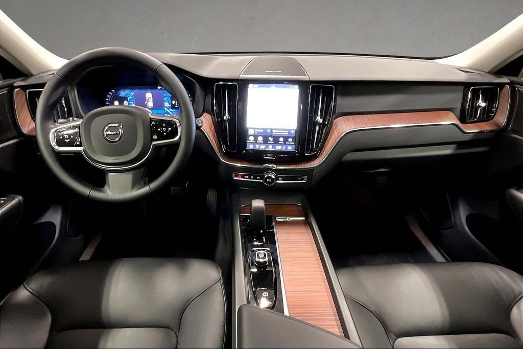 Used 2024 Volvo XC60 B5 Plus w/ Protection Package Premier image 7
