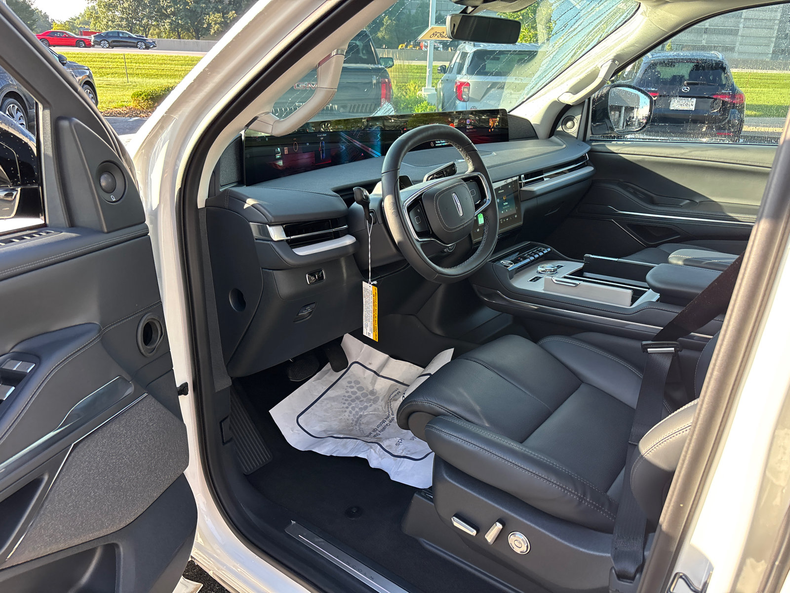 New 2026 Lincoln Navigator L Reserve AWD/4WD image 24