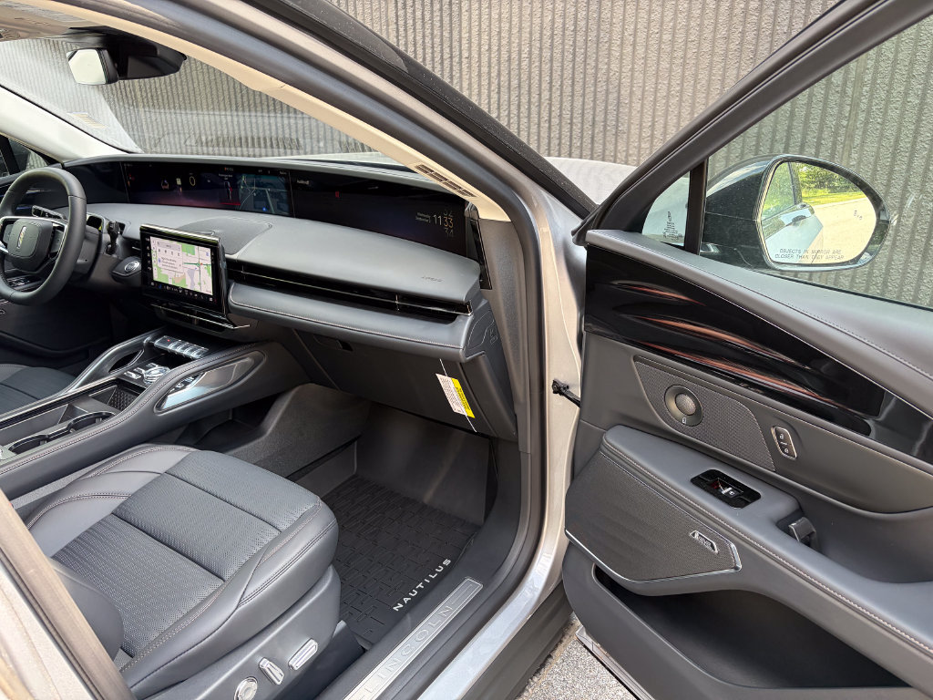 New 2026 Lincoln Nautilus Reserve w/ Jet Appearance Package AWD/4WD image 31