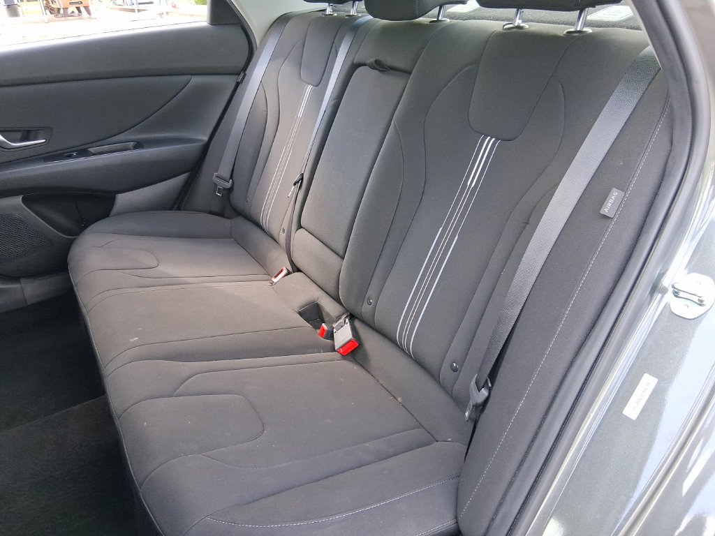 Used 2025 Hyundai Elantra SEL FWD image 12