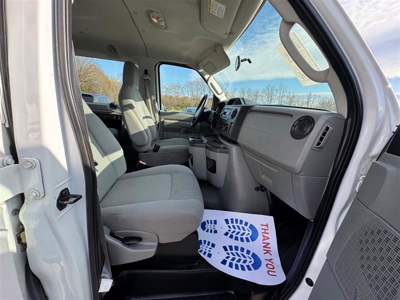 Used 2009 Ford E-350 and Econoline 350 Super Duty Wagon image 37