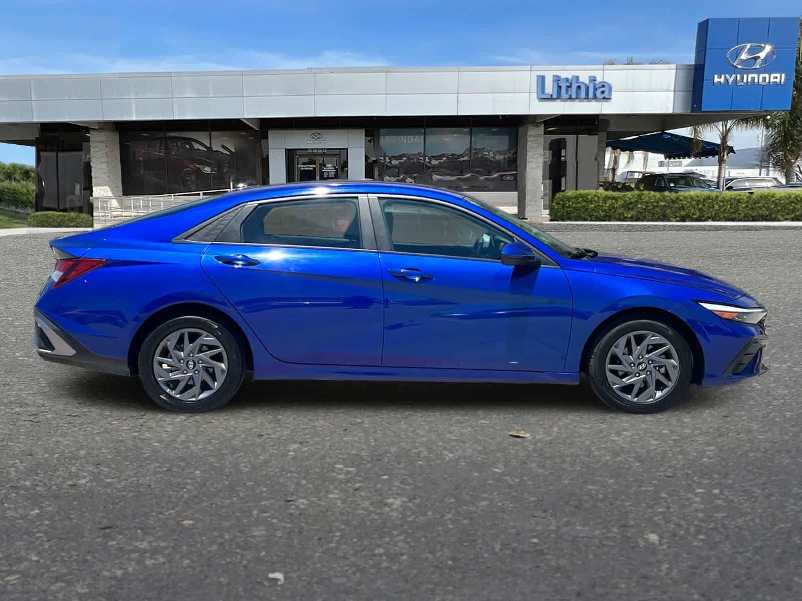Used 2024 Hyundai Elantra SEL FWD image 9
