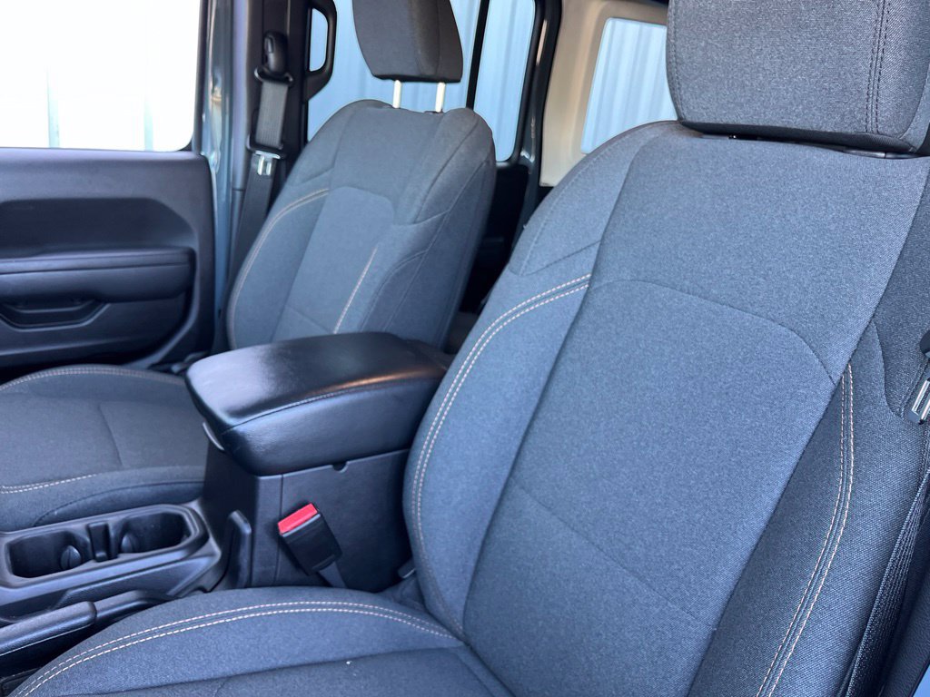 Used 2024 Jeep Wrangler Unlimited w/ Convenience Group AWD/4WD image 4