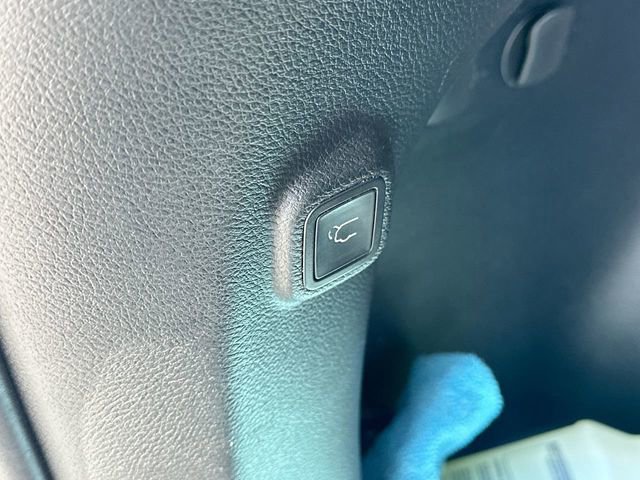 Used 2019 Jeep Cherokee Limited w/ Technology Group FWD image 20
