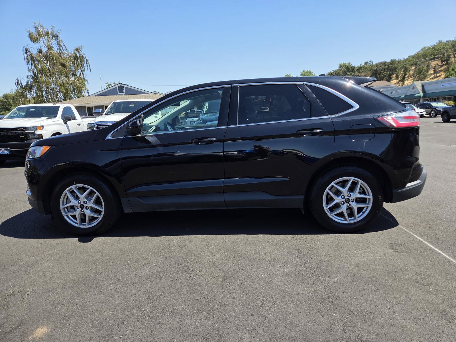 Used 2024 Ford Edge SEL AWD/4WD image 9