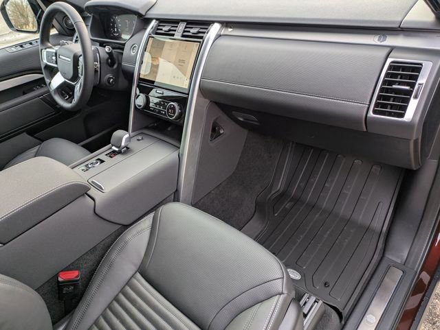 New 2026 Land Rover Discovery Limited Edition image 19