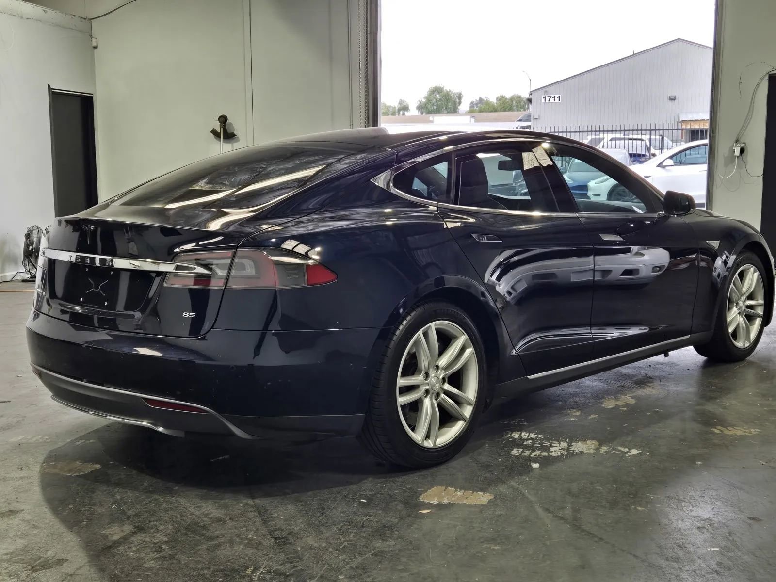 Used 2015 Tesla Model S 85 RWD image 4