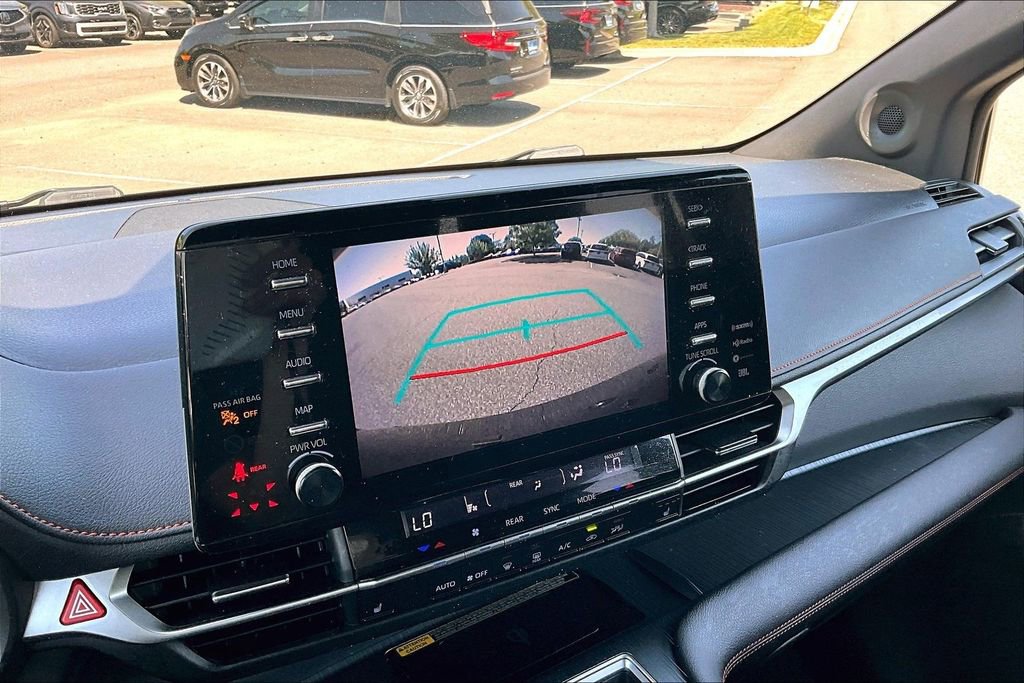 Used 2021 Toyota Sienna XSE w/ XSE Plus Package FWD image 13