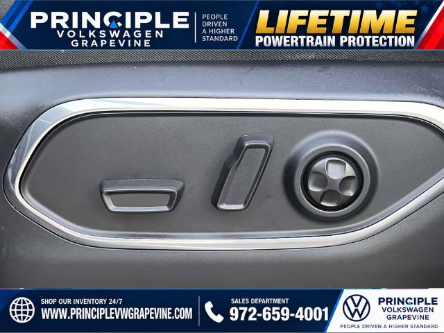 Used 2024 Jeep Wagoneer L Series II w/ Flexible Seating Group AWD/4WD image 14