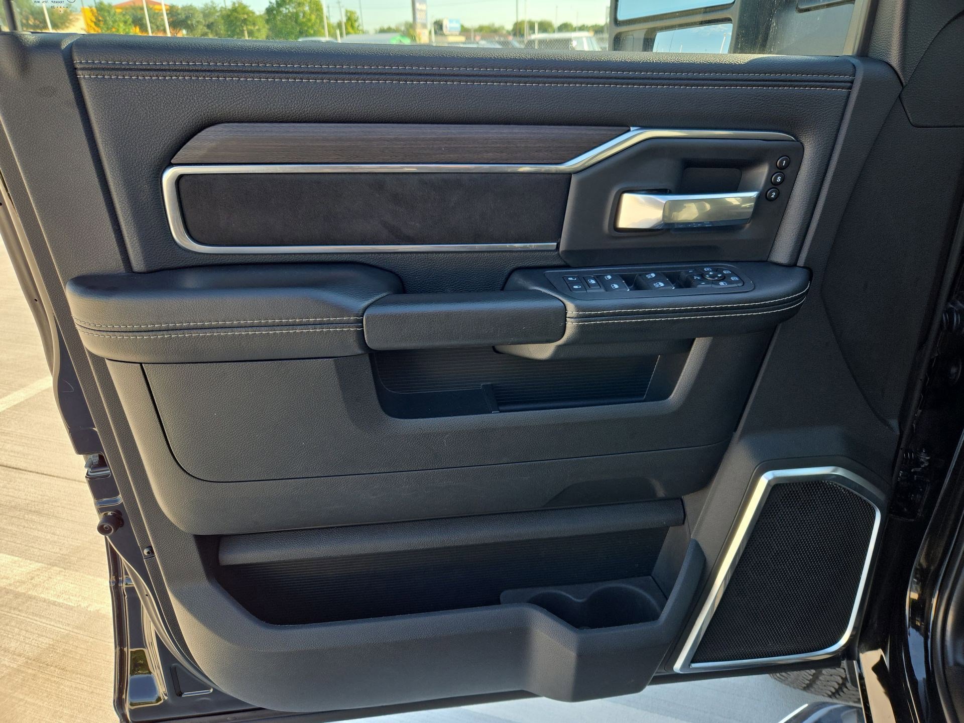 Used 2025 RAM 2500 Laramie AWD/4WD image 14
