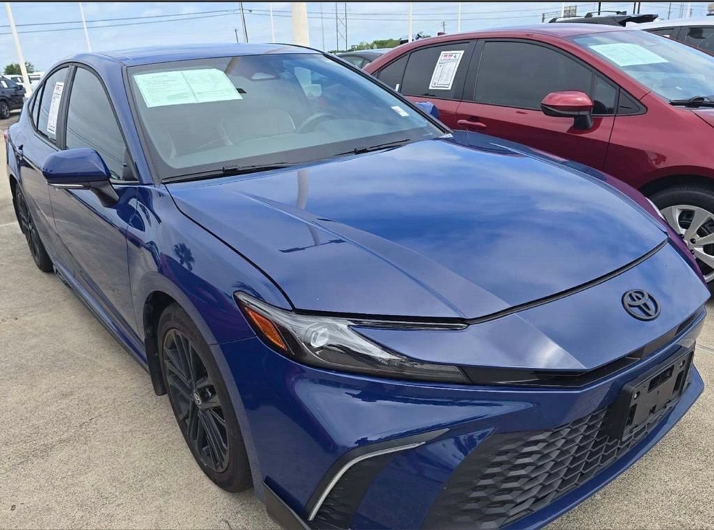 Used 2025 Toyota Camry SE w/ Convenience Package FWD image 4