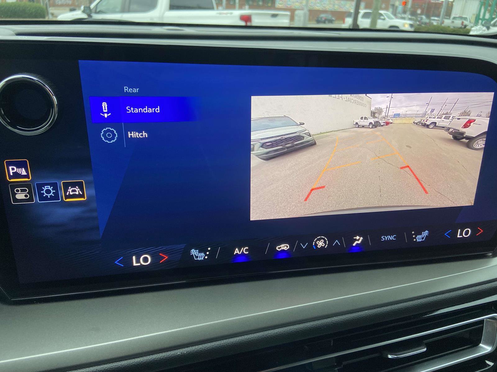 Used 2025 Chevrolet Traverse LT image 19