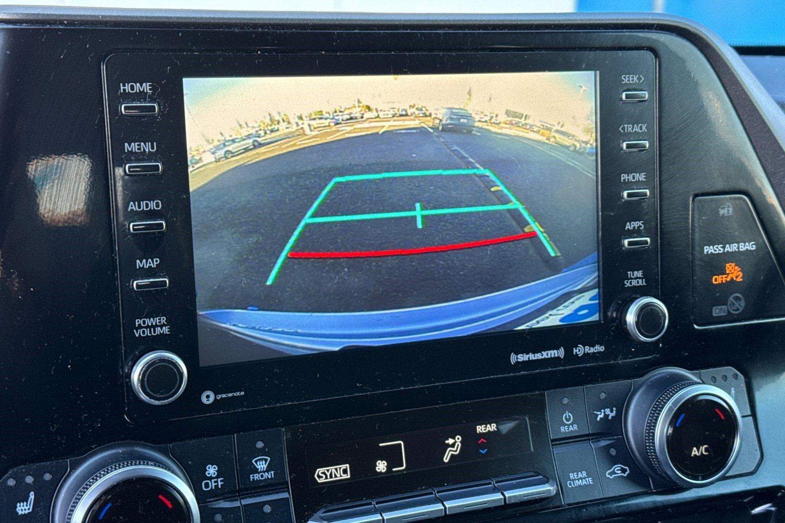 Used 2022 Toyota Highlander XLE image 25