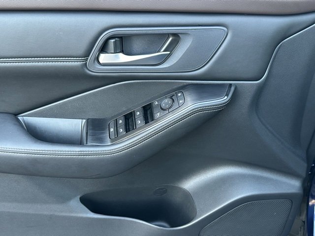 Used 2023 Nissan Rogue SV w/ SV Premium Package image 18