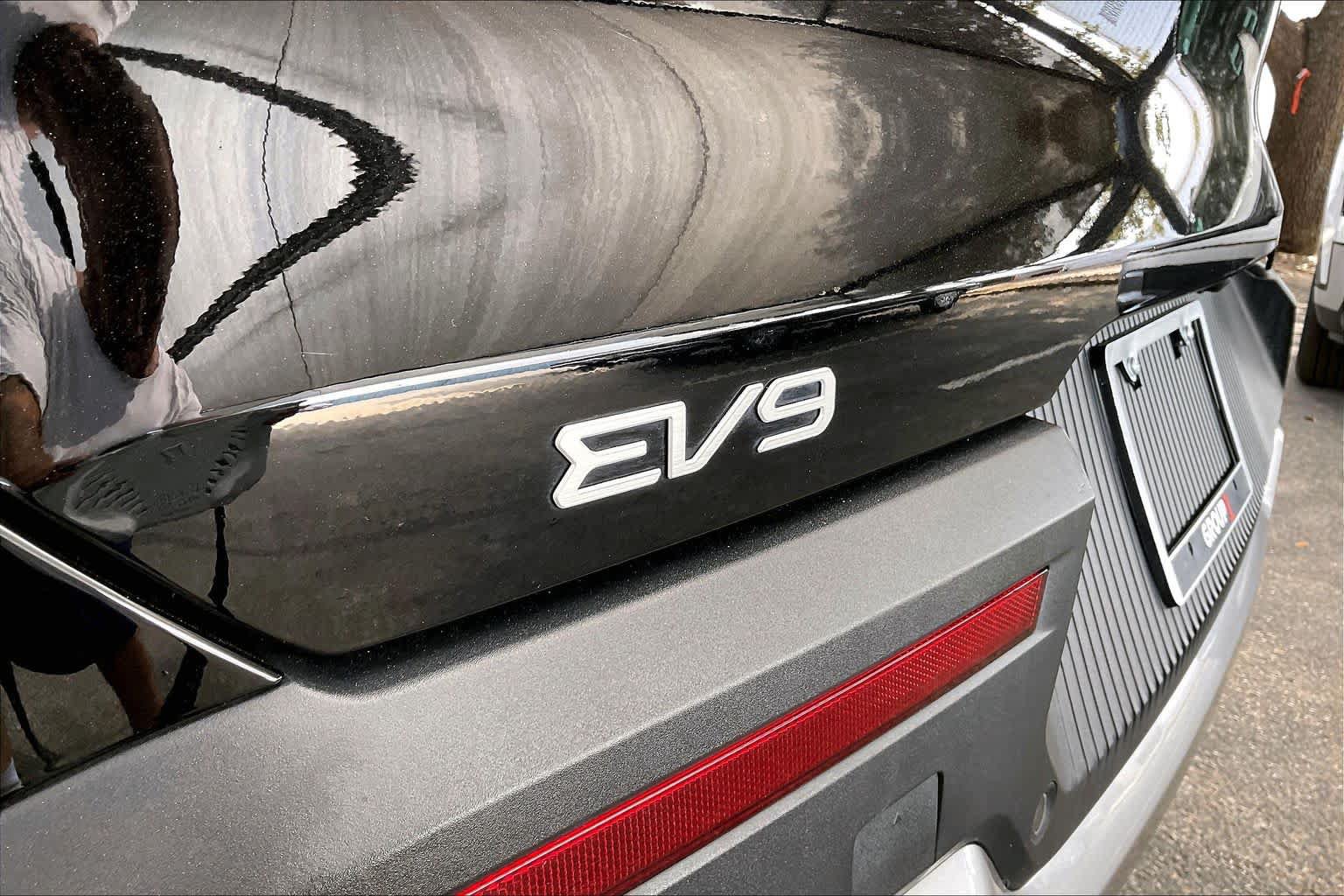 Used 2024 Kia EV9 Light Long Range RWD image 9