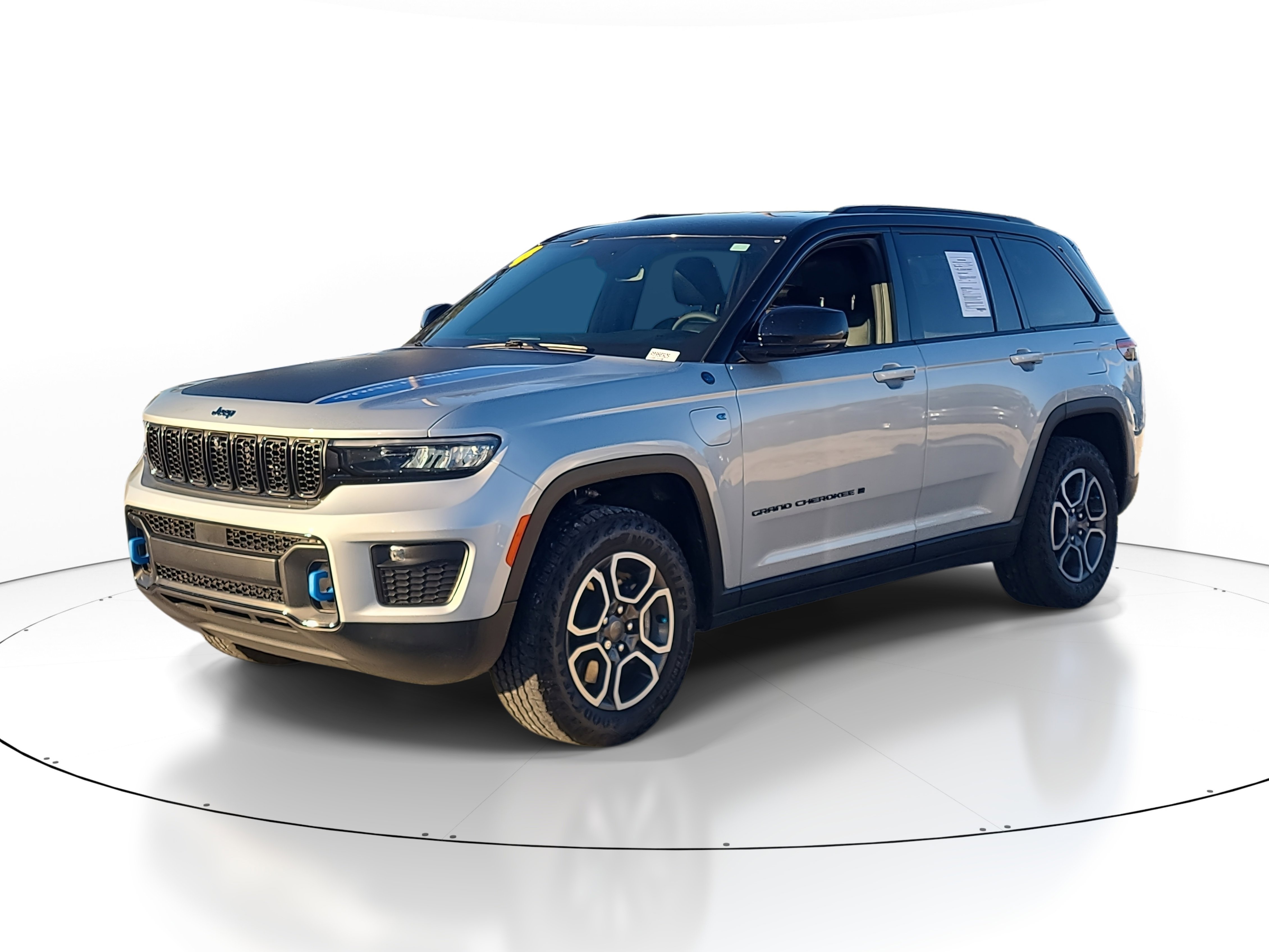 Used 2024 Jeep Grand Cherokee Trailhawk image 2