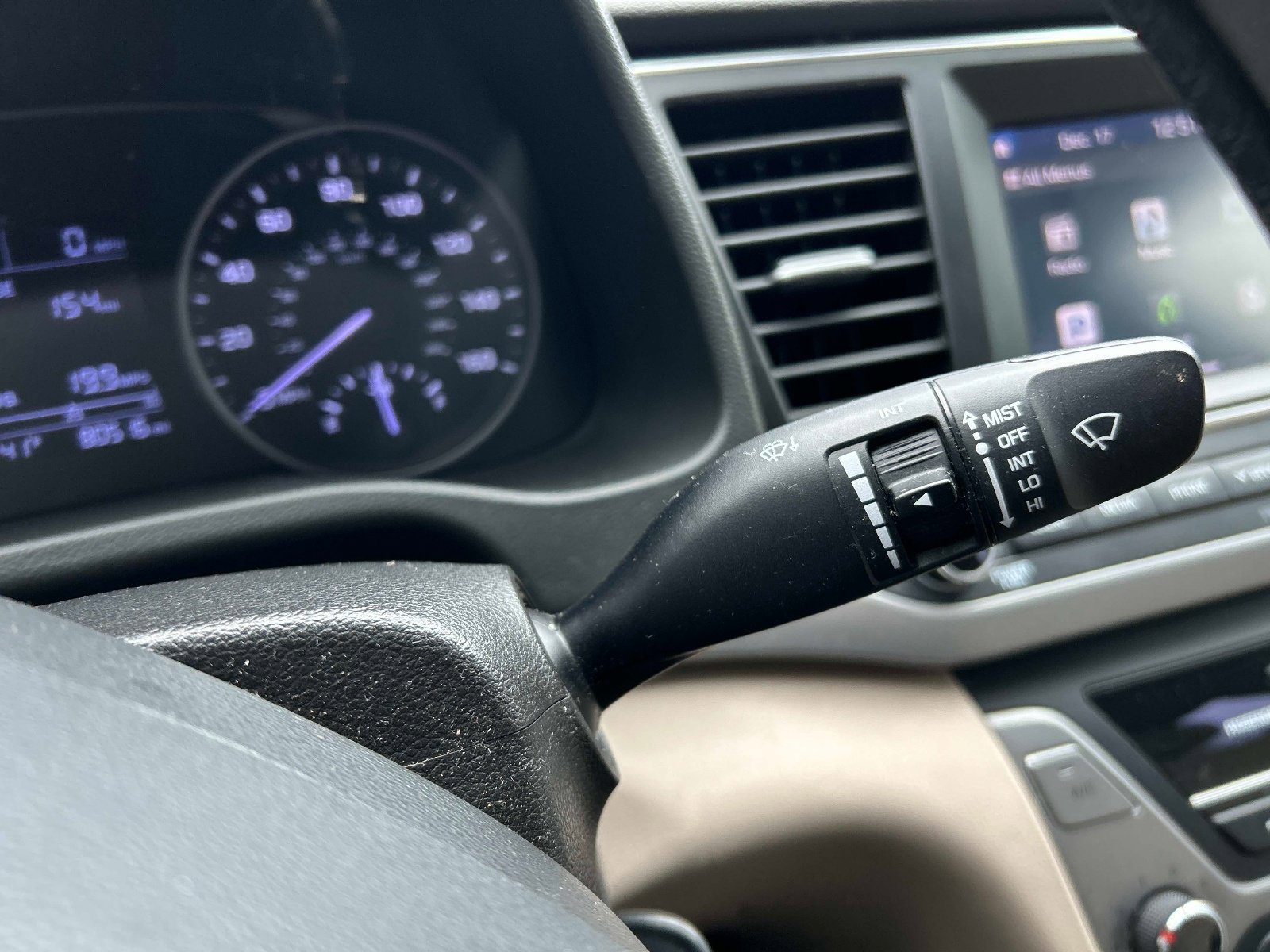 Used 2017 Hyundai Elantra SE image 24