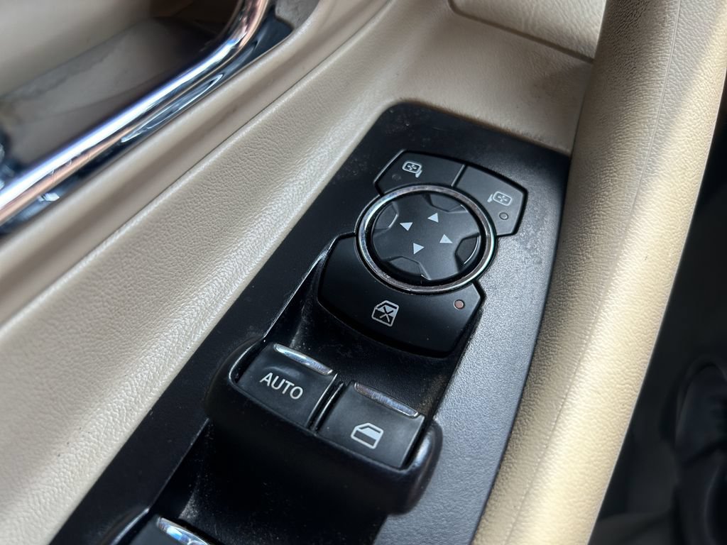 Used 2016 Ford Taurus SE FWD image 26