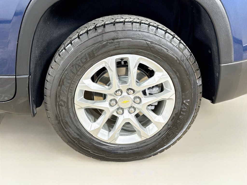 Used 2022 Chevrolet Traverse LS w/ LPO, Cargo Package FWD image 34