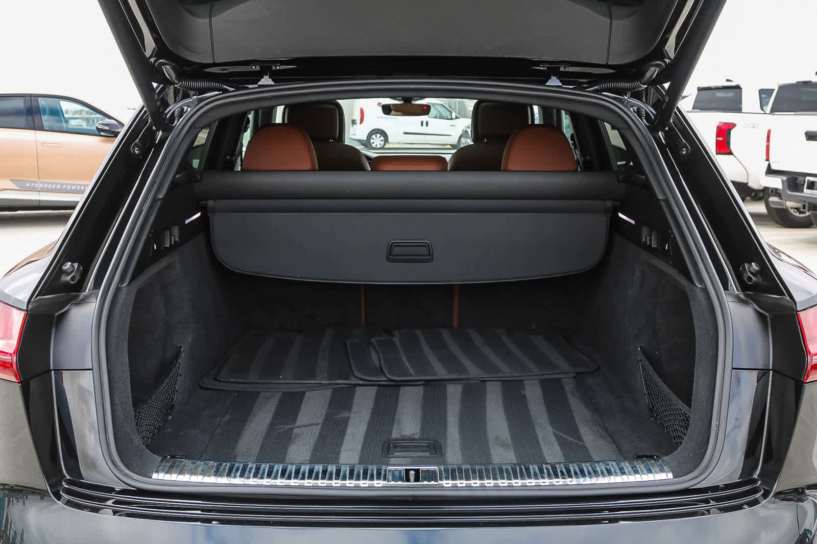 Used 2022 Audi e-tron Premium Plus w/ Premium Plus Package image 28