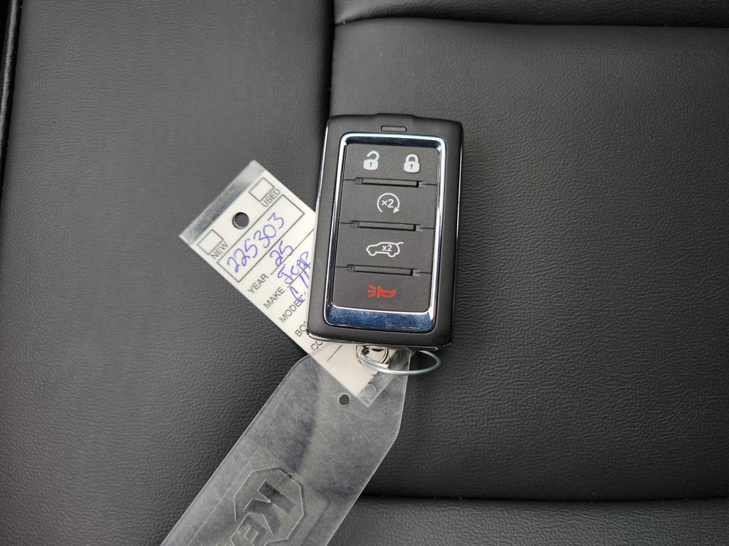 New 2025 Jeep Grand Cherokee Limited w/ Black Appearance Package image 28