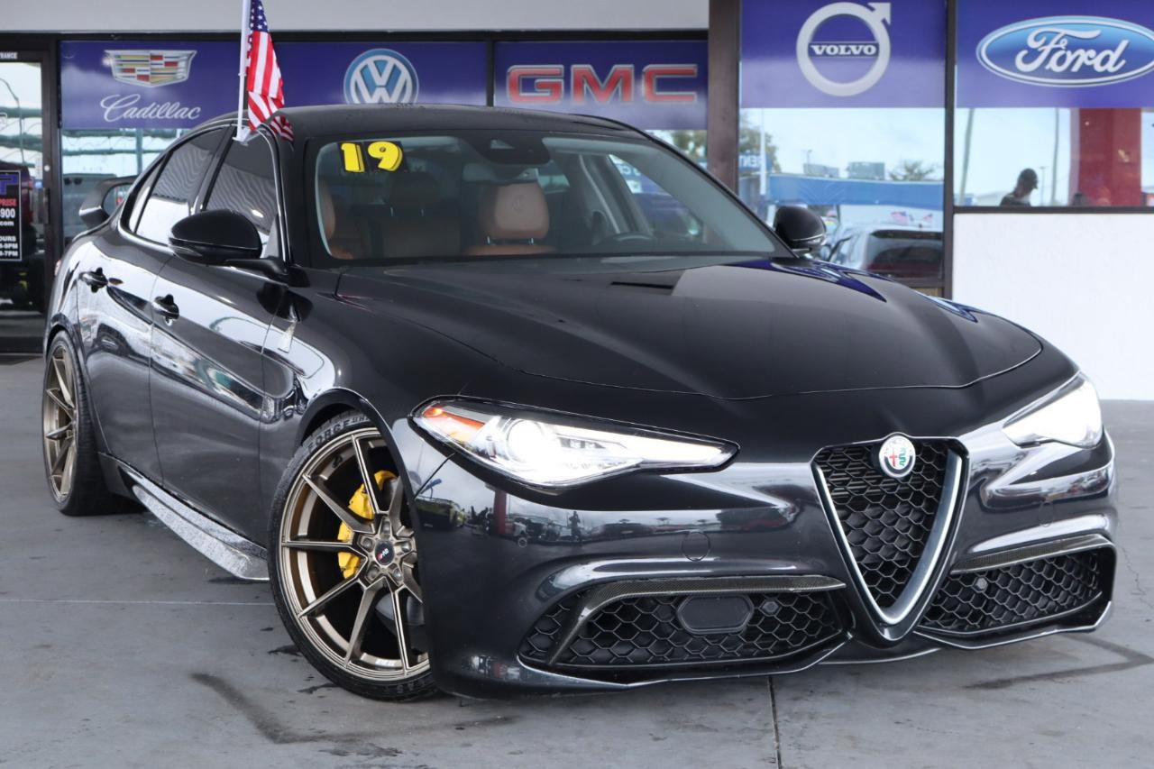 Used 2019 Alfa Romeo Giulia Ti Sport w/ Quick Order Package 22U Sport image 2