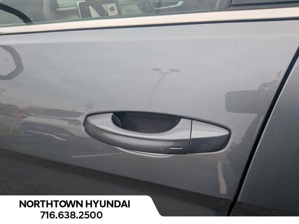 Used 2025 Volkswagen Atlas SE image 38