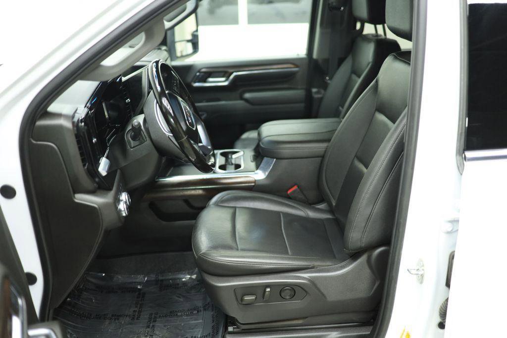 Used 2024 GMC Sierra 3500 SLT image 30
