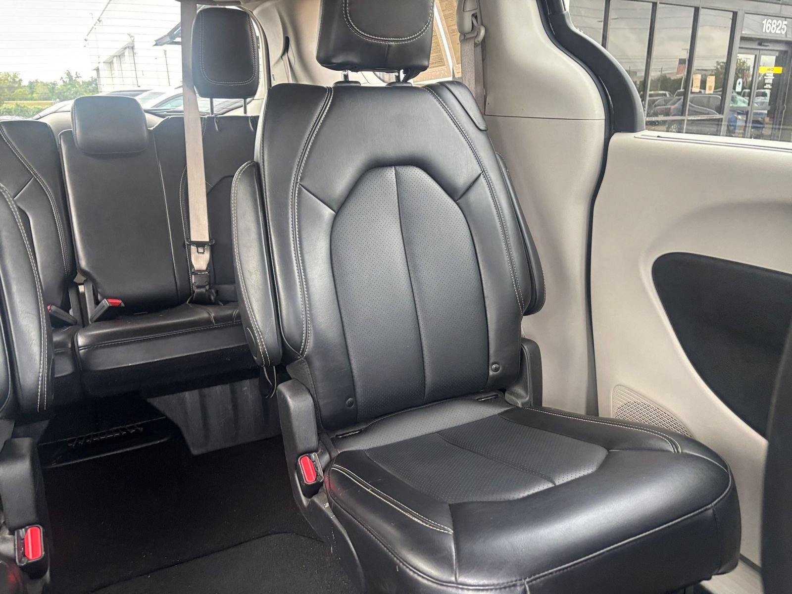 Used 2024 Chrysler Pacifica Touring-L FWD image 39